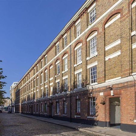 Traditional Victorian 2 Bed In Cobbled Street + Mod Cons - Full Home London Eksteriør billede