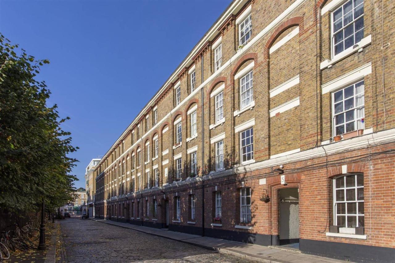 Traditional Victorian 2 Bed In Cobbled Street + Mod Cons - Full Home London Eksteriør billede