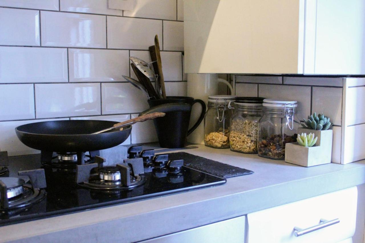 Traditional Victorian 2 Bed In Cobbled Street + Mod Cons - Full Home London Eksteriør billede