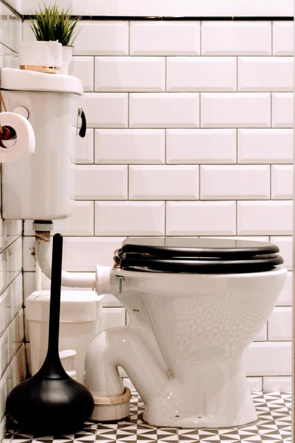 Traditional Victorian 2 Bed In Cobbled Street + Mod Cons - Full Home London Eksteriør billede
