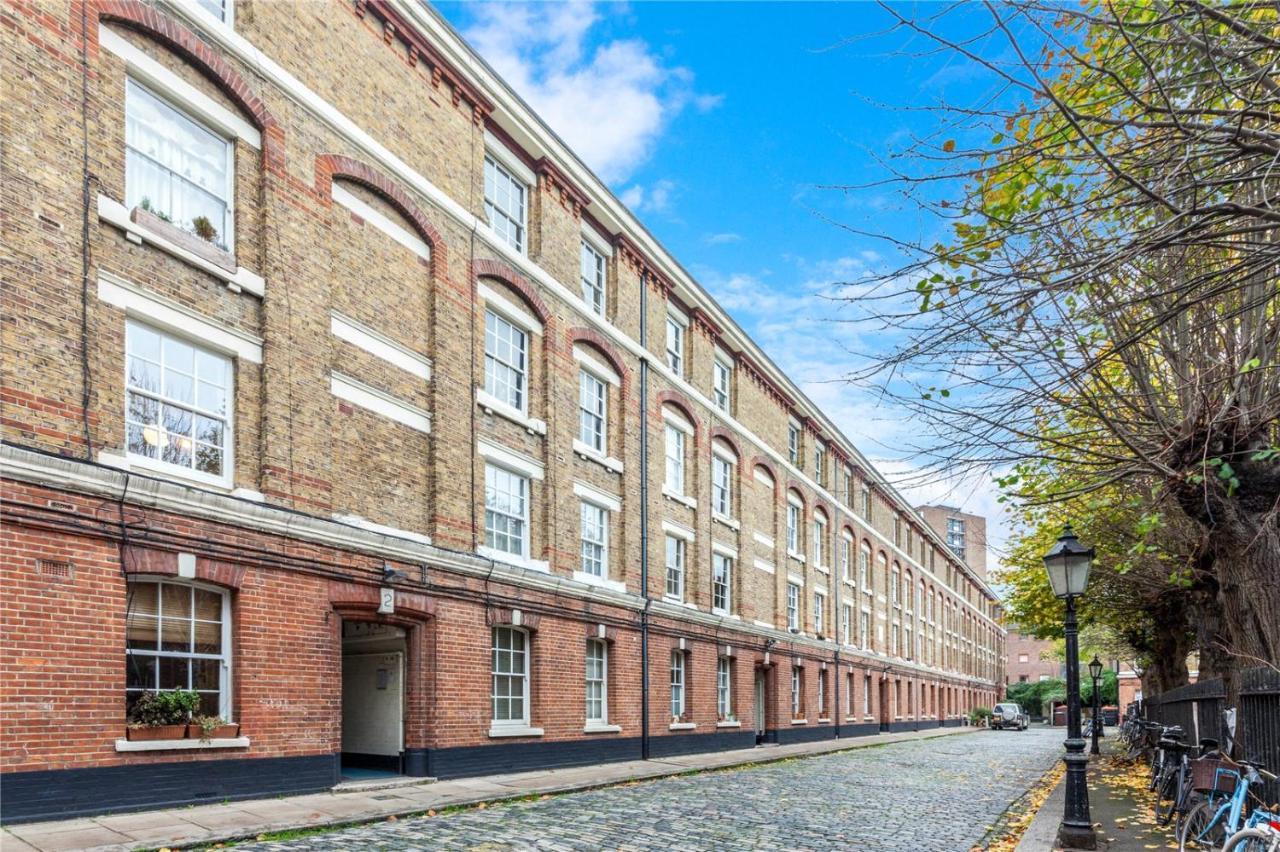 Traditional Victorian 2 Bed In Cobbled Street + Mod Cons - Full Home London Eksteriør billede